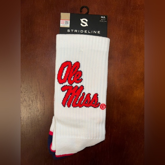 UNIVERSITY OF MISSISSIPPI STRIDELINE CREW SOCKS NWT MEN’S SHOE SIZE 8-12 - Picture 1 of 2
